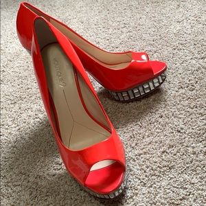 Boutique 9 Platform Pumps
